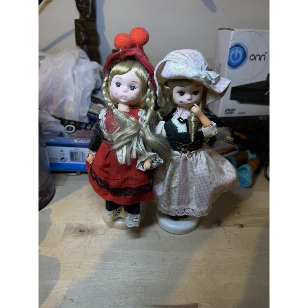Set of 2 Vintage Folk Dolls – Blonde Braids &‎ Traditional Outfits – 8